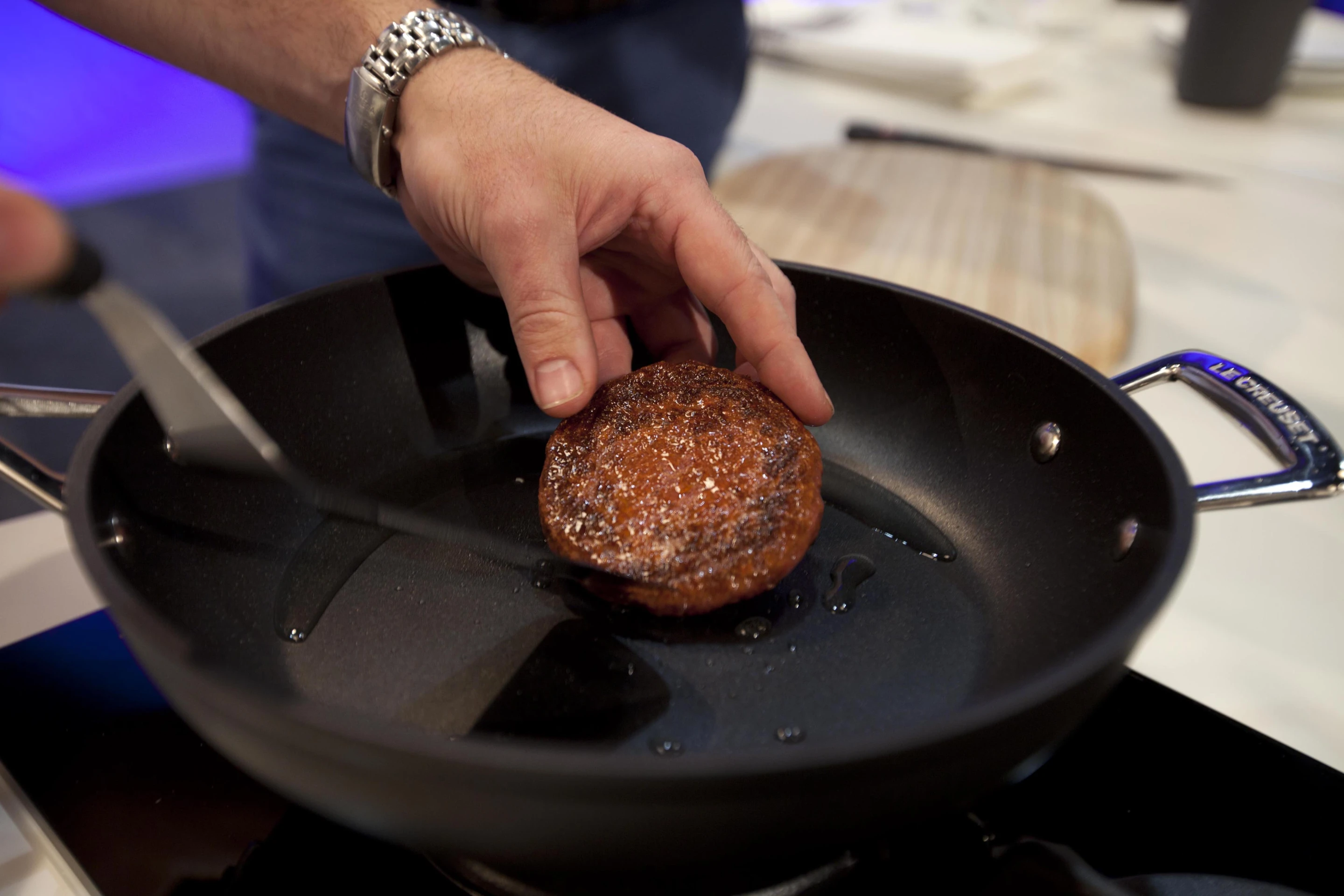 The cultured beef burger being served up
