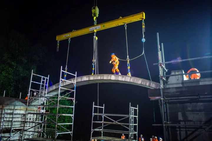 A FlexiArch bridge being installed at Pleasington Golf Club in Blackburn, UK (Photo: Emma Martin, Story Contracting)