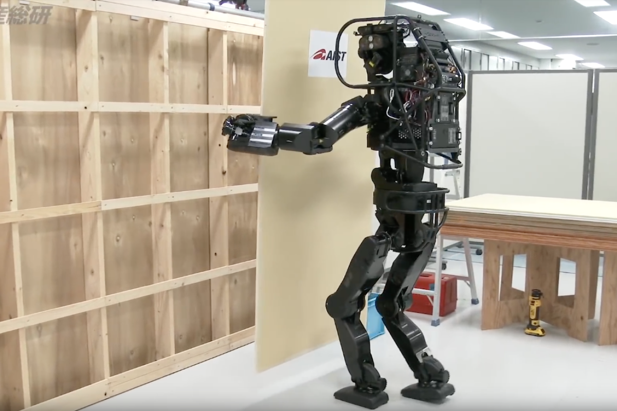Japanese construction robot demonstrates the future of building, image size:1200x800