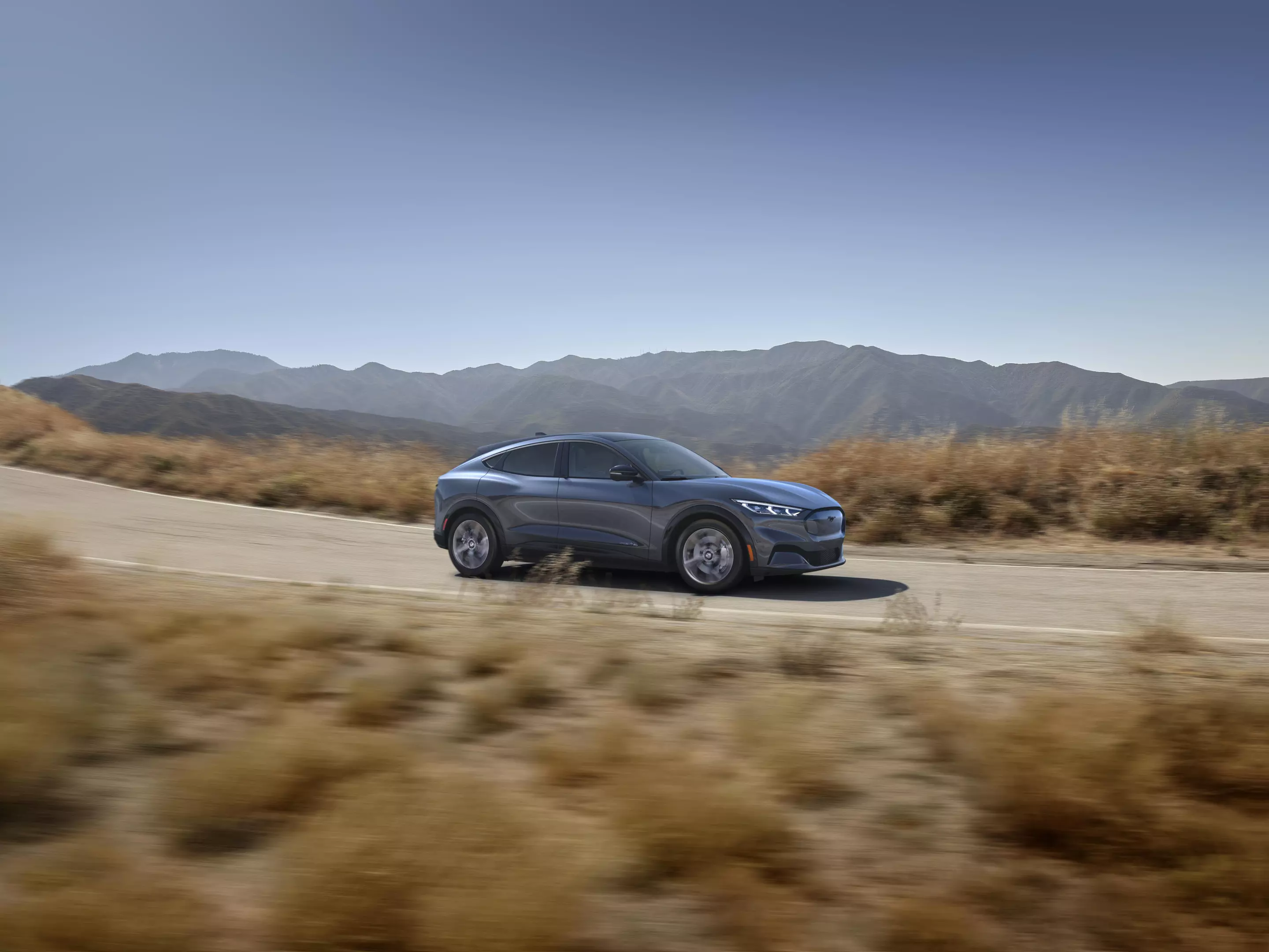 The Mach-E has a clear sport activity vehicle (SAV) design as its motif, akin to that found in the Mercedes-Benz GLE Coupe models and the BMW X4