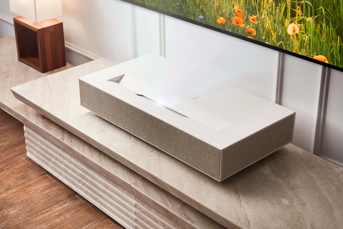 The HU915QE ultra-short-throw laser projector display a 90-inch 4K HDR picture on a wall or screen from just 2.2 inches away