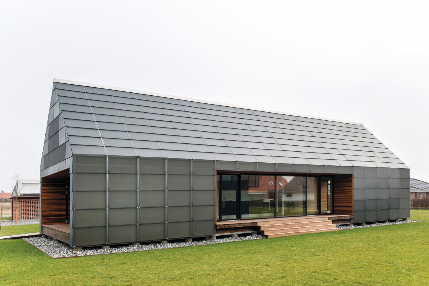There's a small gap between the plywood shell and its glass shield (Photo: Jesper Ray)