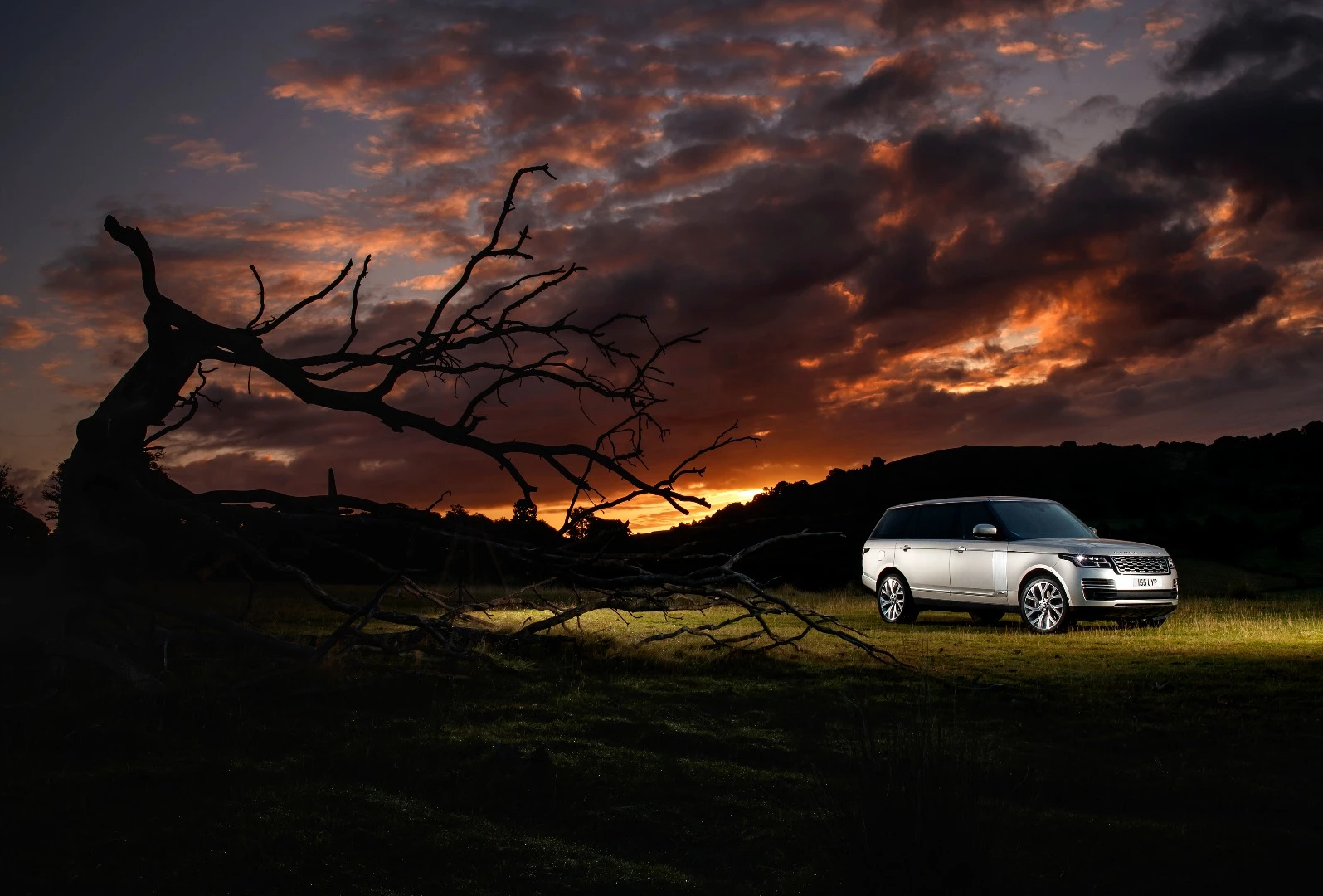 The Range Rover P400e pairs a four-cylinder, 2.0-liter petrol engine with a lithium-ion battery