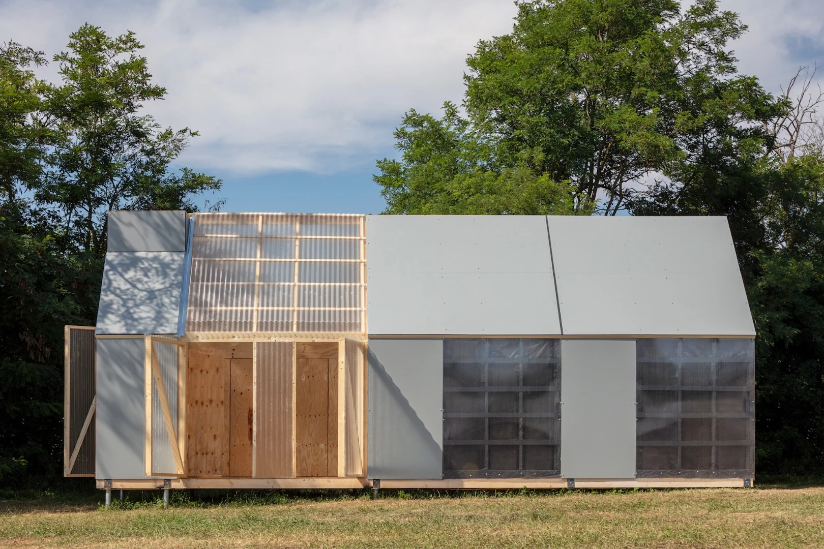 Cabin modules was designed by iR arquitectura, which is led by Fermin Indavere and Tommaso Polli