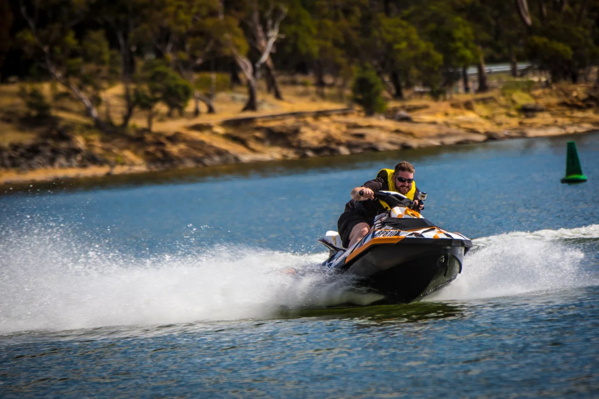 Gizmag's Loz Blain comes to grips with the Sea-Doo Spark (Photo: Noel McKeegan/Gizmag.com)