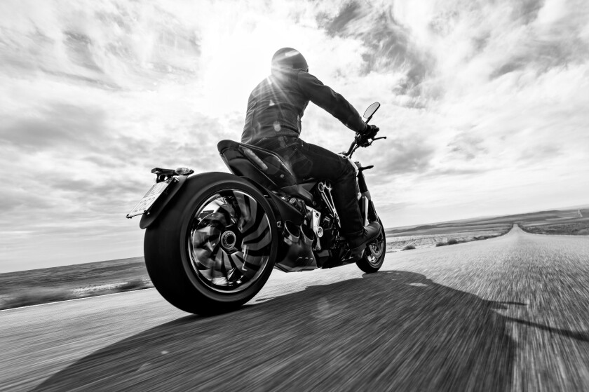 Ducati XDiavel S: 240-section rear wheel looks fantastic with its machined rim highlights