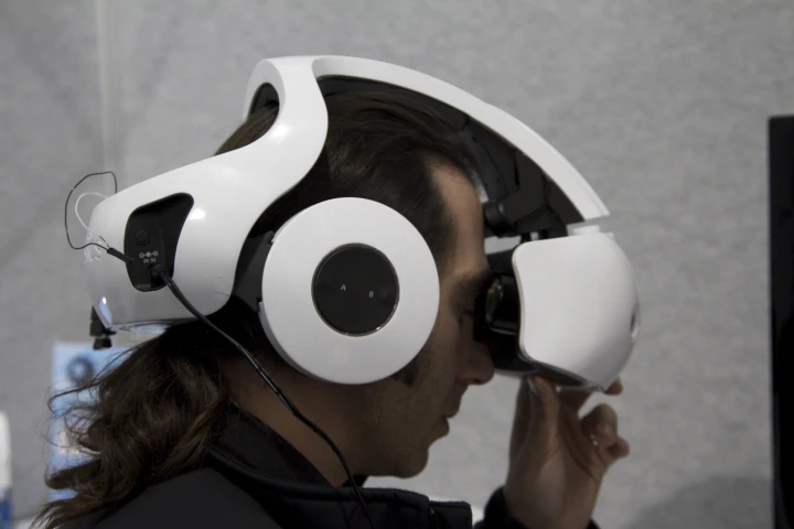 Sensics showed its SmartGoggles rig at CES 2012 (Photo: Gizmag)