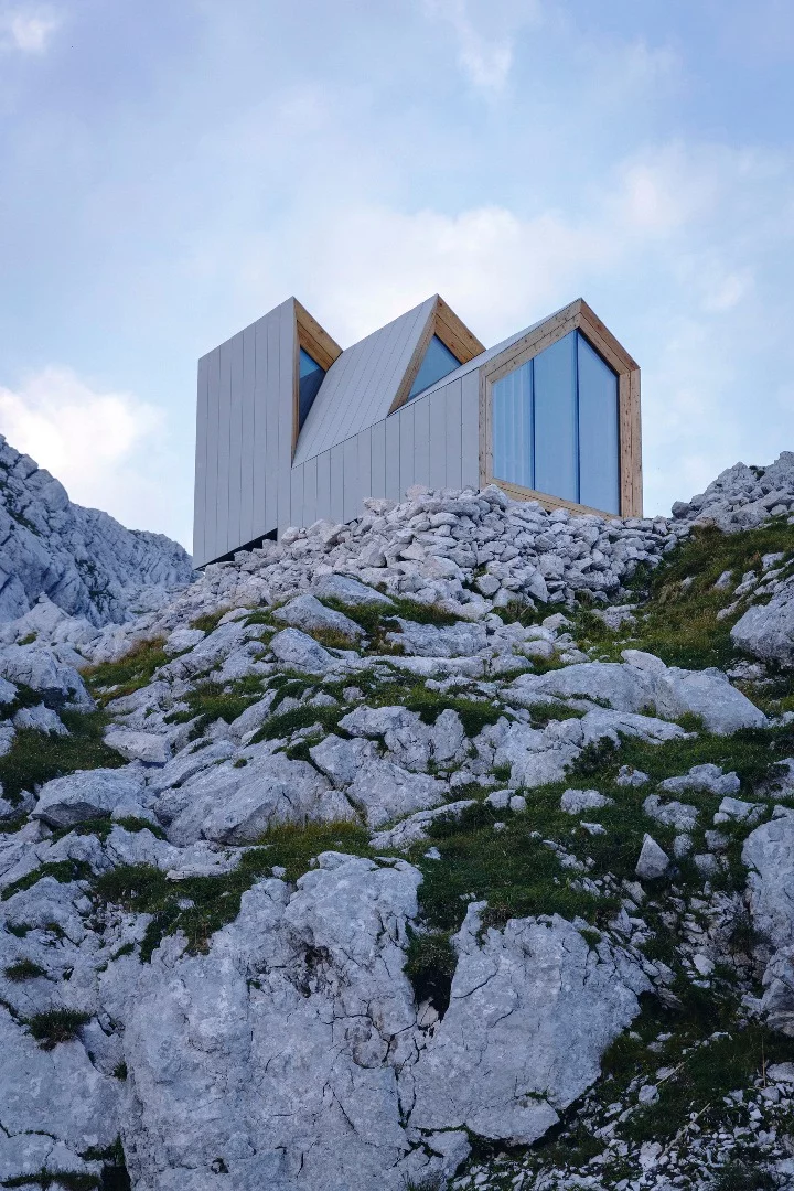 The internal shell is made from Larch timber panels