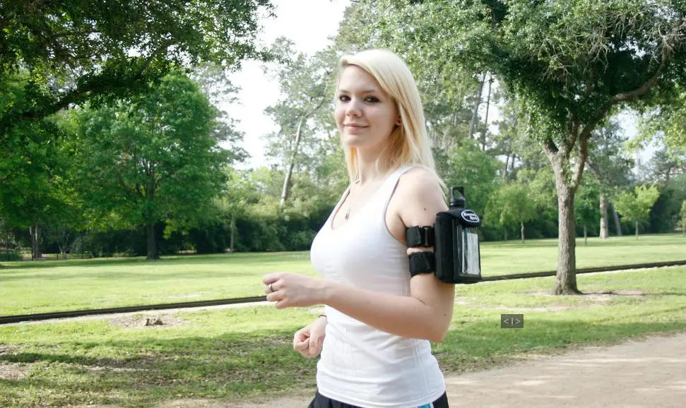 The Kenmark Armband Water Bottle stores everything you need in one package