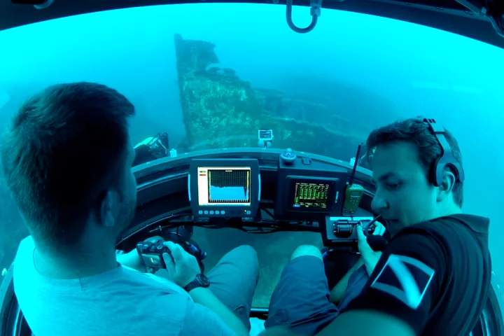 Gizmag comes over all submarinal (Image: U-Boat Worx/Gizmag)