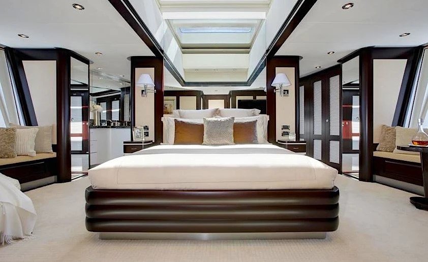 M/Y Helix bedroom