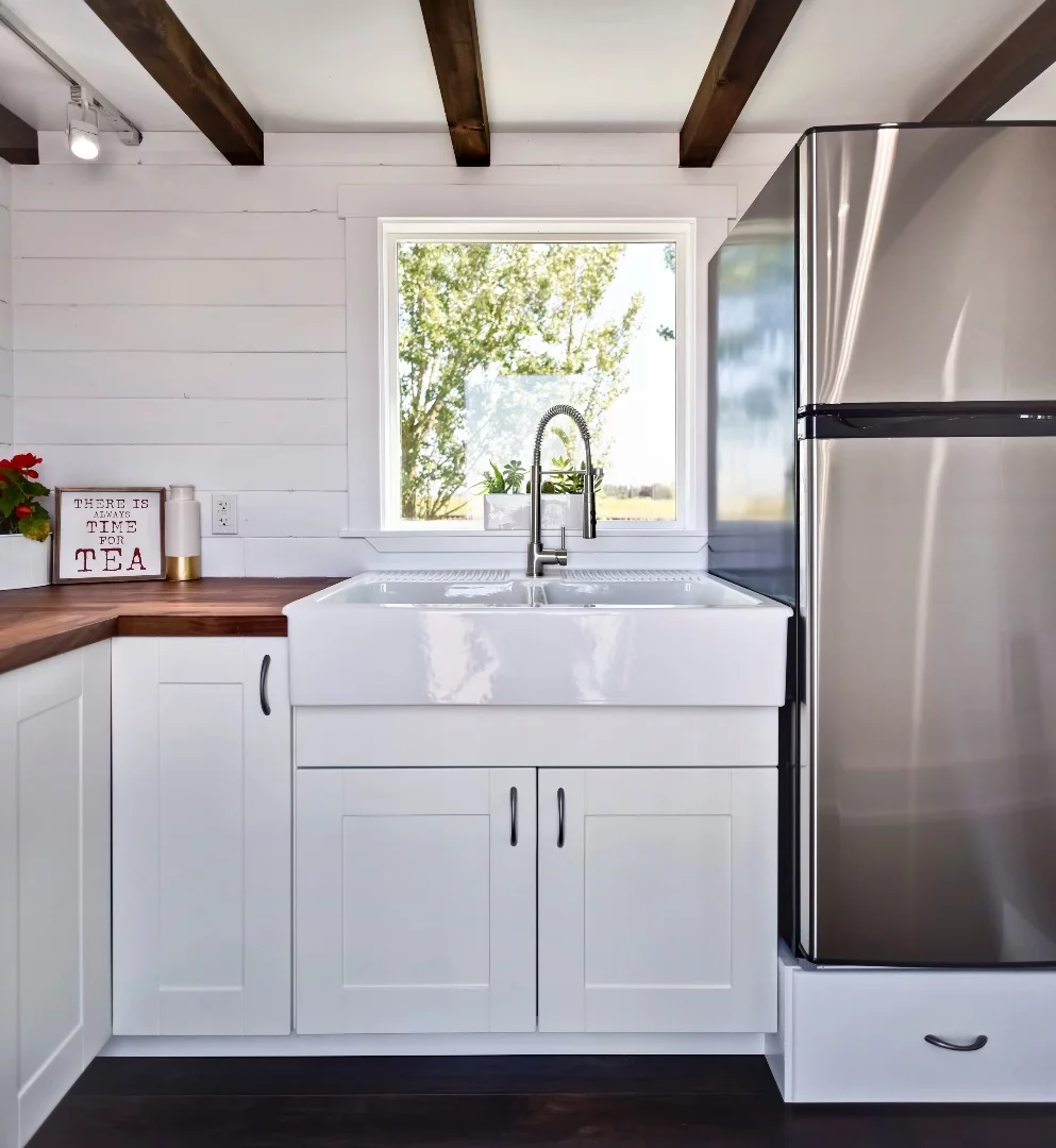 The vintage-looking double drainer kitchen sink