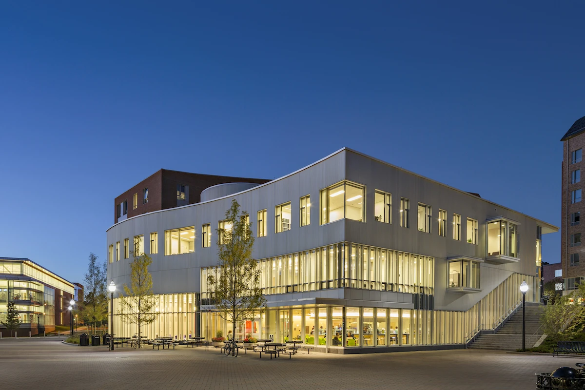 The Commonwealth Honors College in the University of Massachusetts was designed by William Rawn Associates, Architects. It comprises a mix of unit types that provides 1,500 beds in seven new buildings