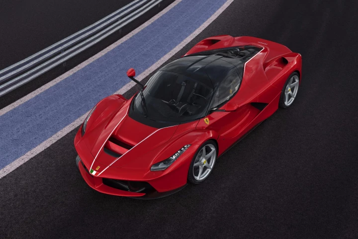 The 500th and last La Ferrari is set apart by special livery, including Italian flags front and rear, and a white pinstripe running down the bonnet