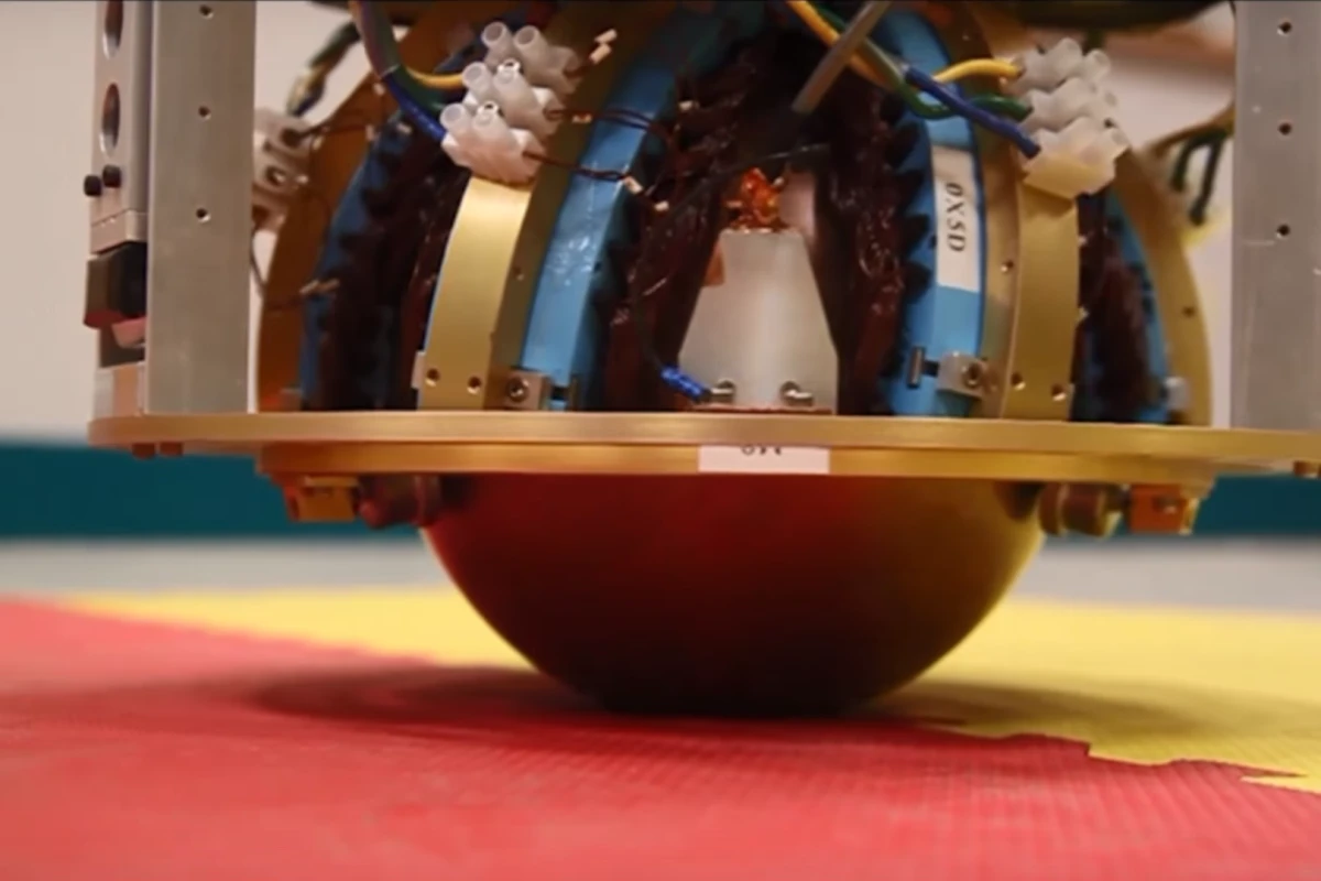The SIM rests on a hollow iron ball inside a copper shell