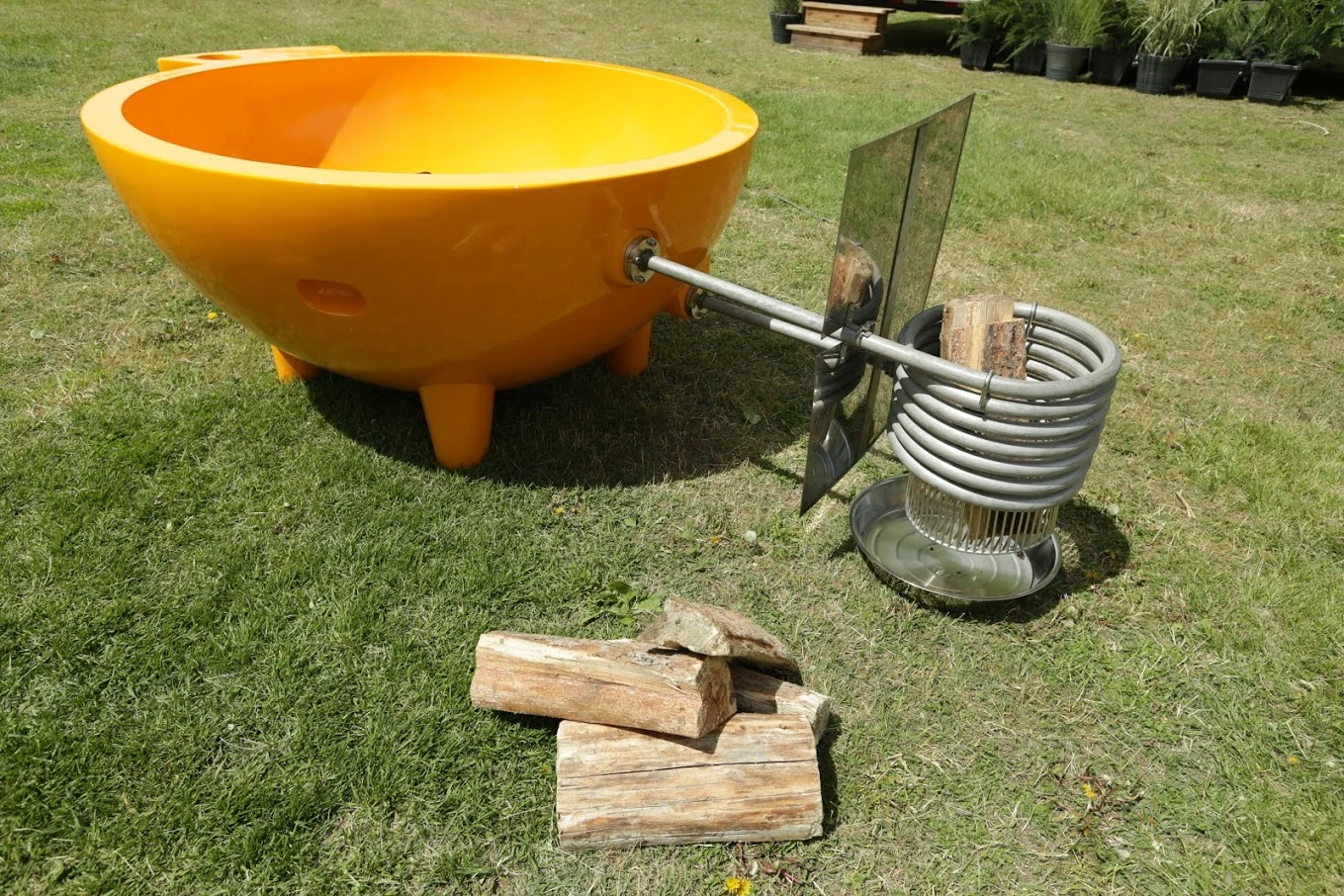 Maximus Extreme Living Solutions sourced a wood-fired hot tub so the clients could relax and warm up after a long day on the slopes