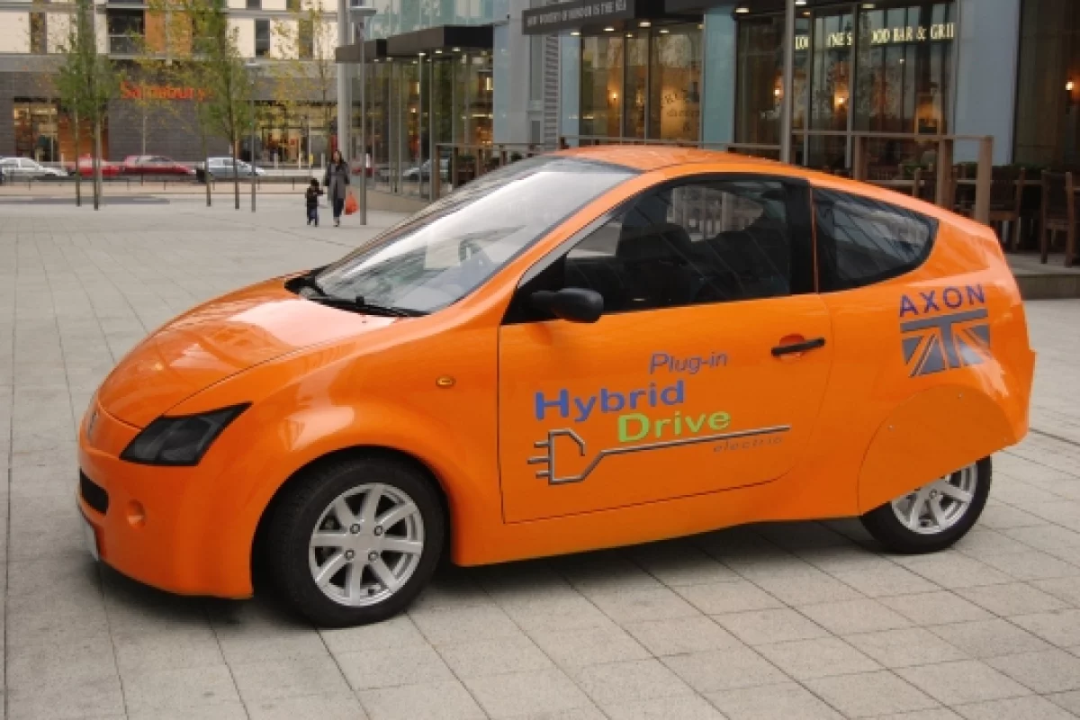 The Axon Automotive hybrid vehicle makes good use of lightweight, recyclable materials