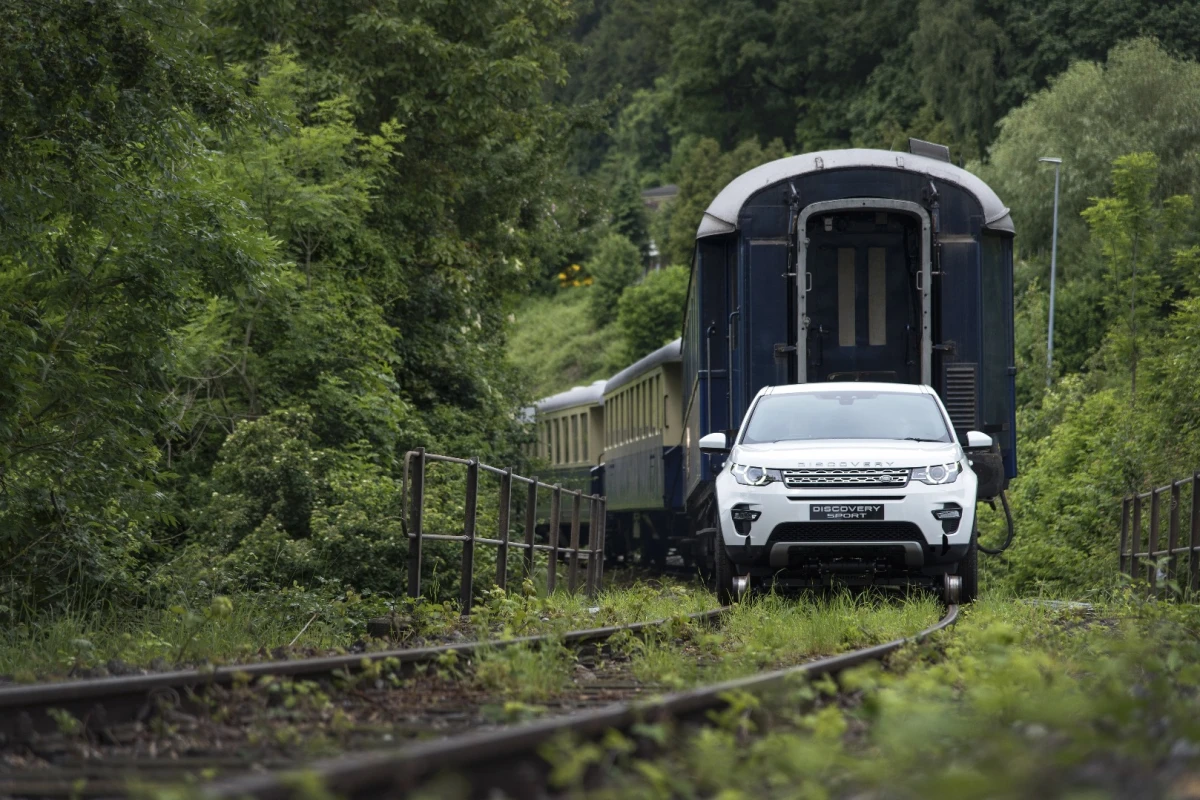 Land Rover used a Discovery Sport to tow 10-tonnes worth of train