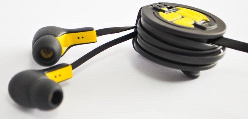 Using buttons on an included roll-up cable clip that doubles as a remote, you can also switch between songs or answer incoming calls