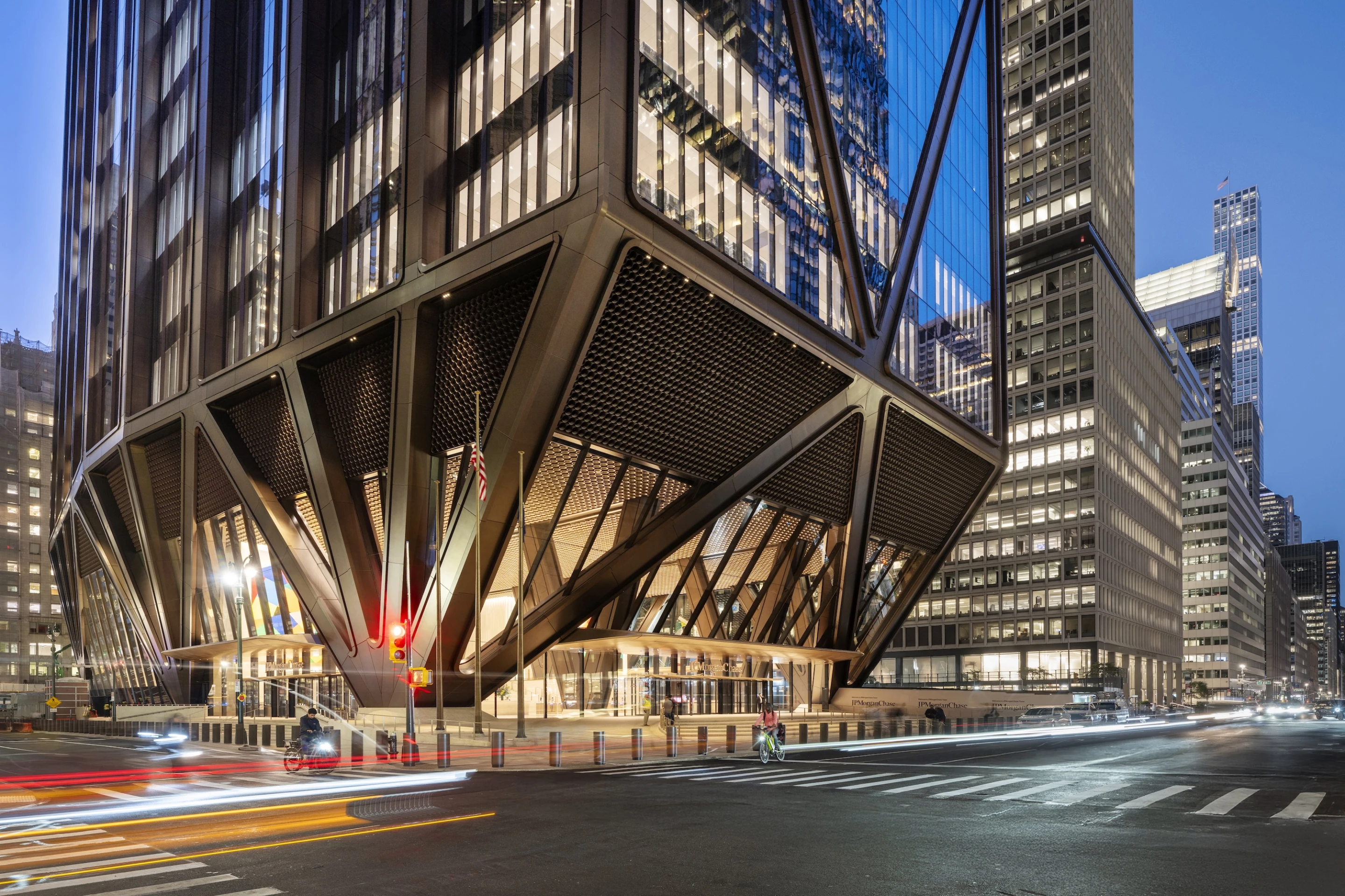 270 Park Avenue is elevated using huge fan-flared columns