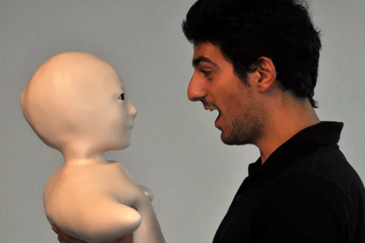 Telenoid R1 mirrors the movements of a remote user