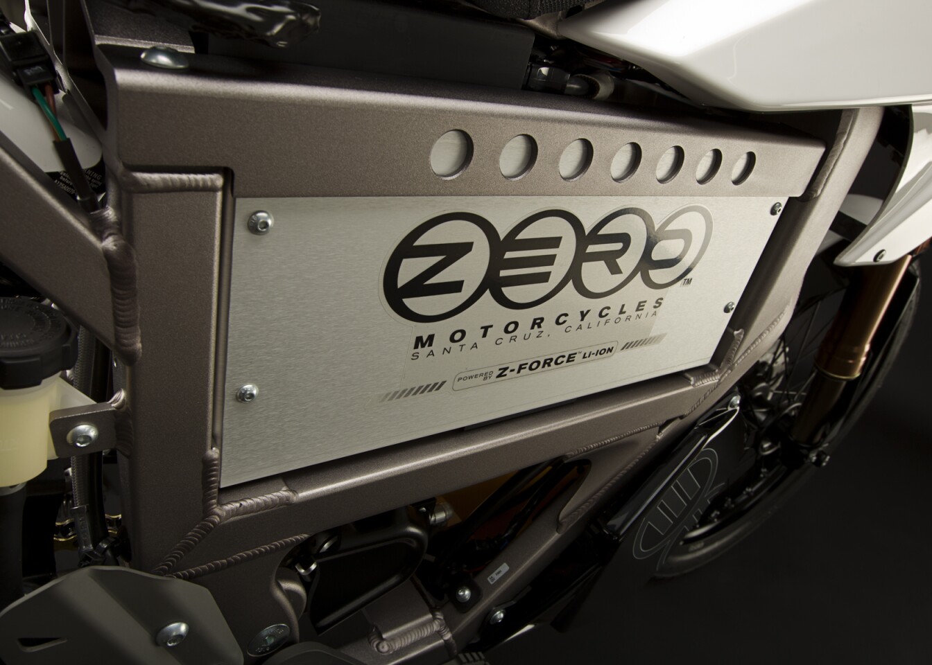 The Zero Xu Electric Commuter Motorcycle With A Removable Battery Pack