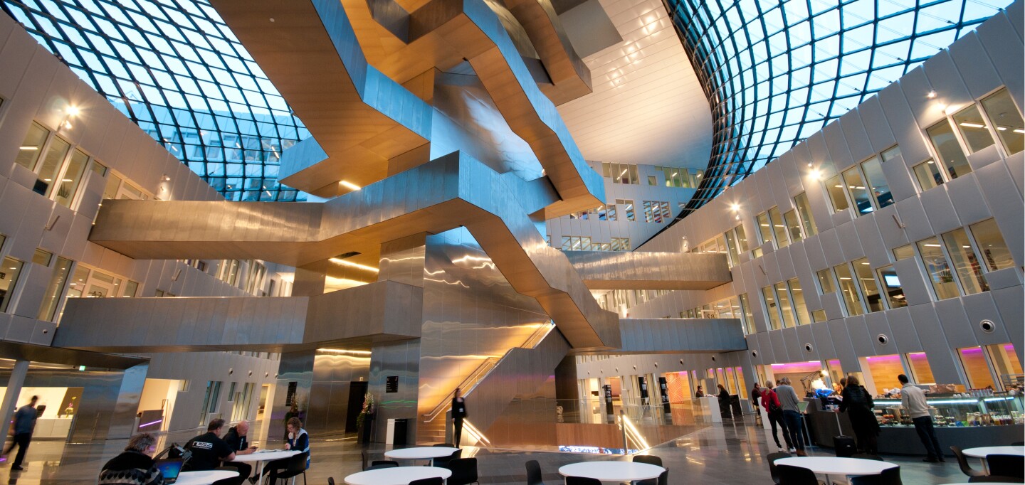 The atrium at Statoil's HQ (Photo: A-Lab)