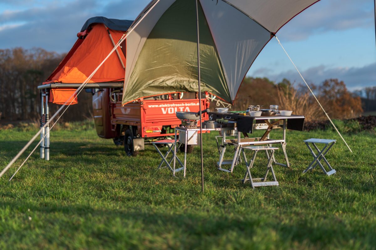 With range limited to a mere 37 miles, Elektro Frosch drivers will have to forget about lengthy adventures and camp locally
