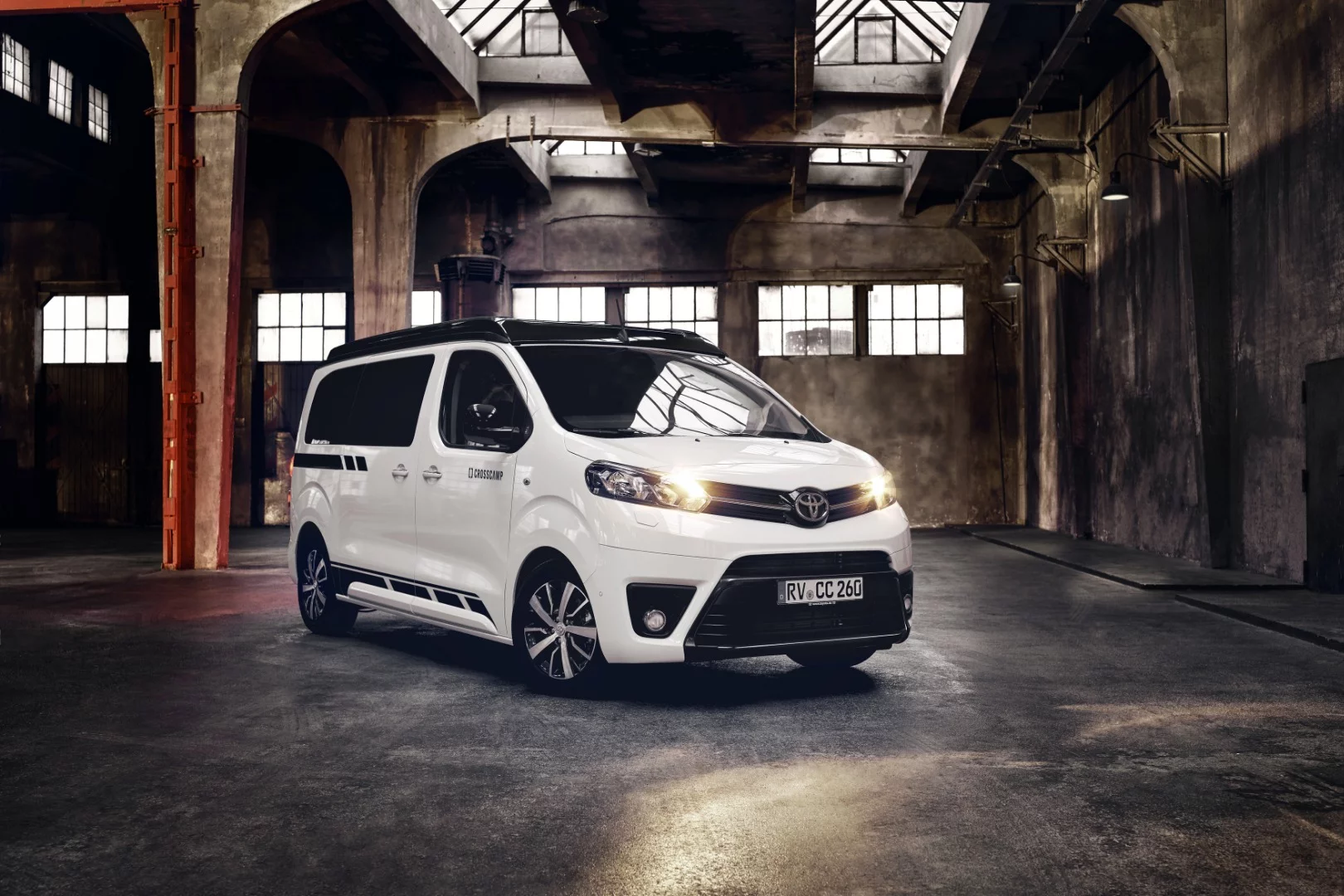 The Crosscamp measures 1.99 m high when closed so it can park in garages