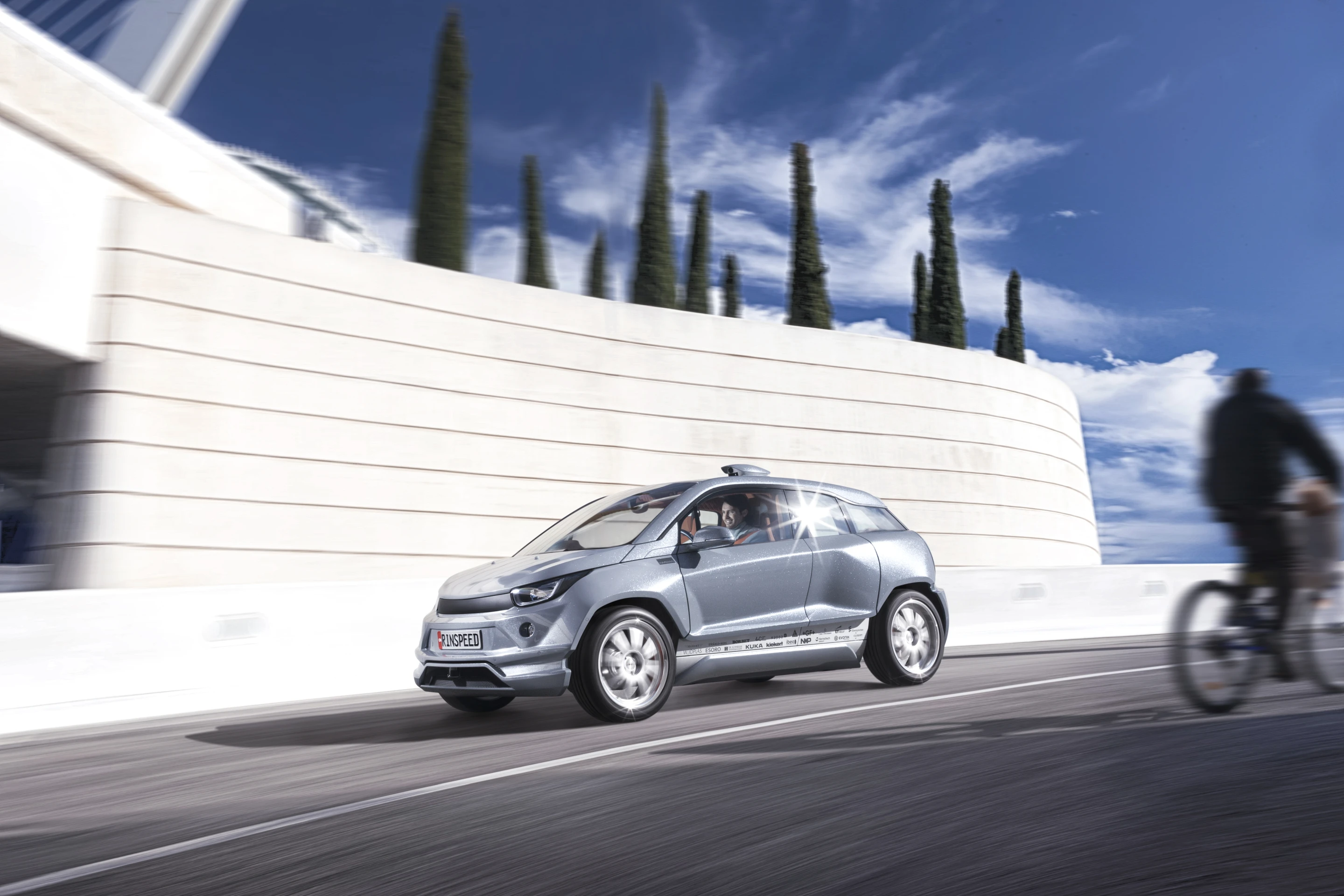 Driving the Budii can be manual or automated