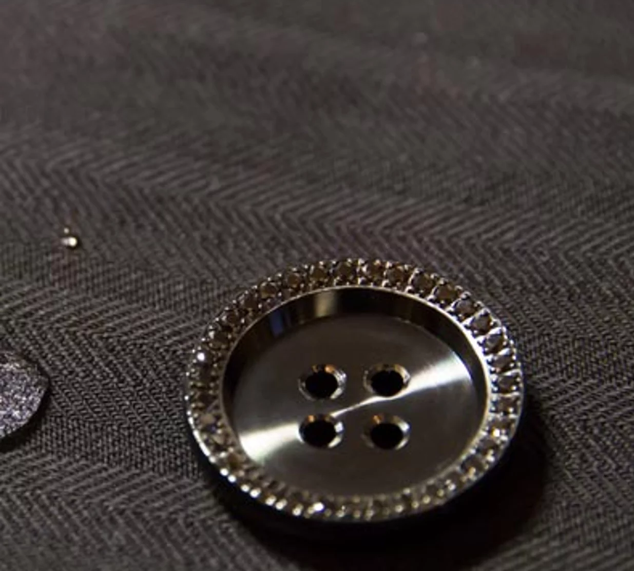 Even the buttons of the Diamond Armor suit have black diamonds on them