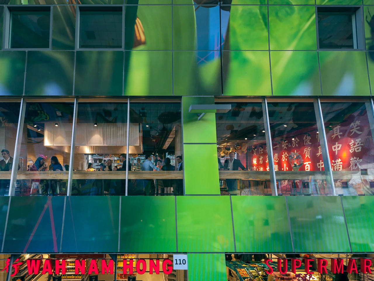 Triple-glazed sound and smell proof windows are used to separate the market from the arch units