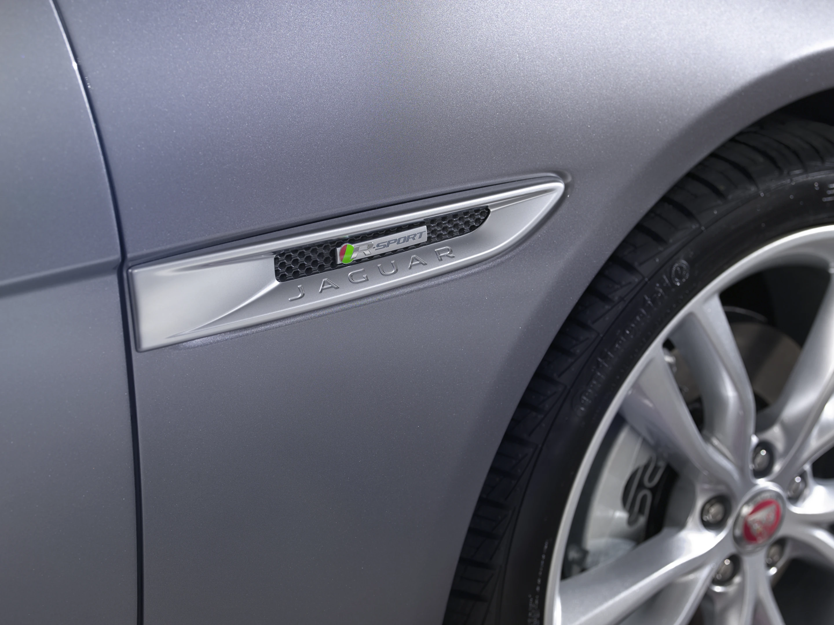 The 2016 Jaguar XF side vent