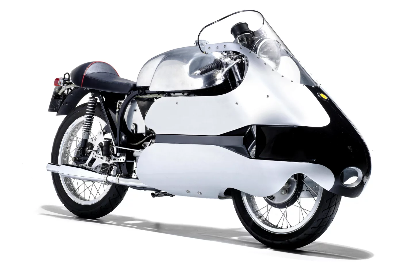 My final, wow-this-is-silly-cheap example is this 1959 period-correct special Norton-Velocette Venom engine in a MODEL 99 frame, complete with a dustbin fairing. The reciepts from getting this bike into this condition would total more than it sold for ... just EUR€9,200 (US$ 10,531).