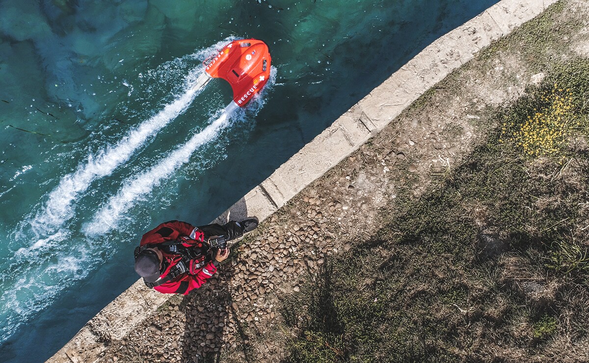 The operator can remotely control the Dolphin 1 from shore, up to a maximum wireless range of 500 meters