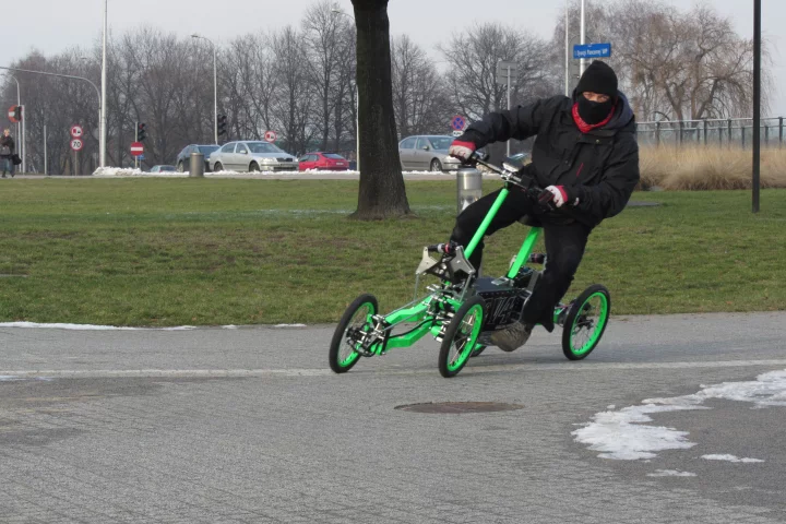 The EV4 tilting electric scooter from Jacek Skopinski