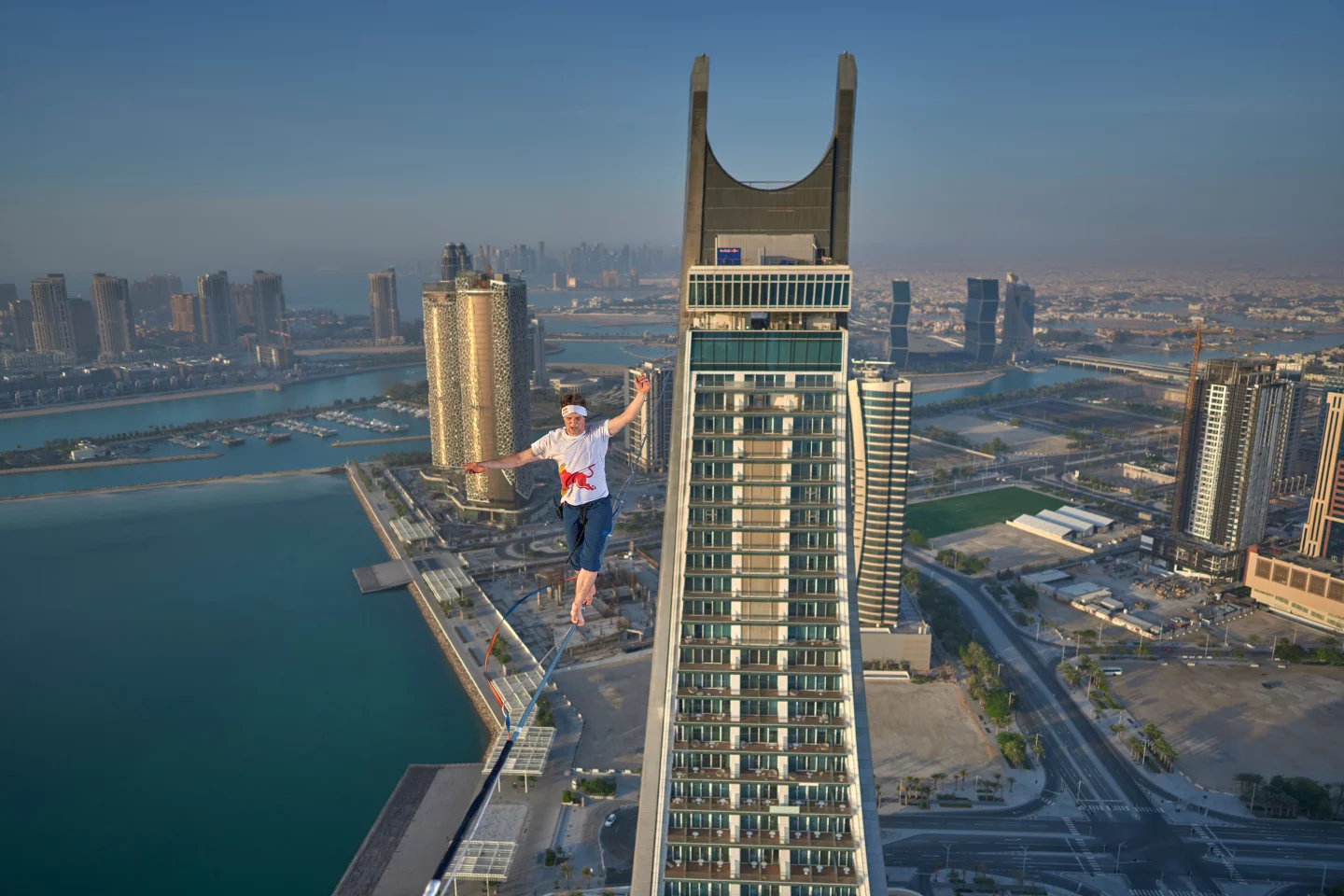 The stunt took place in Doha, Qatar, on June 20 and involved Roose walking from tower to tower unaided for 150 m (492 ft)