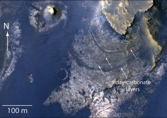 Layers with carbonates inside McLaughlin Crater on Mars (Image: NASA/JPL-Caltech/Univ. of Arizona)