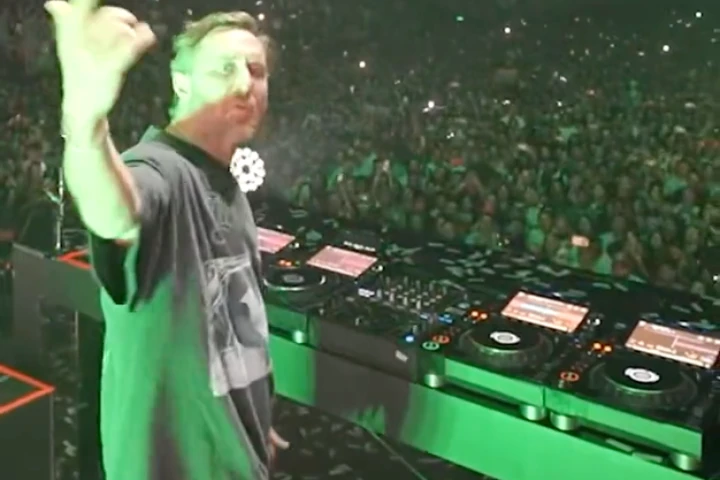 One of the world's best-paid musicians at work. We're sure all those buttons do something