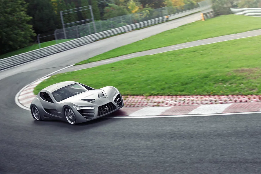 The Felino cB7 has a tubular frame chassis