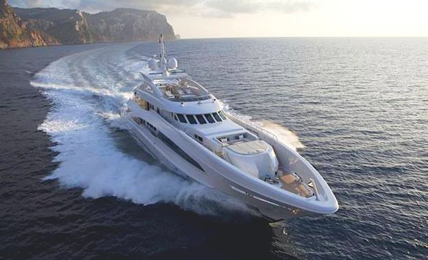 THREE DECK SEMI-DISPLACEMENT OR PLANING MOTOR YACHTS winner M/Y Satori