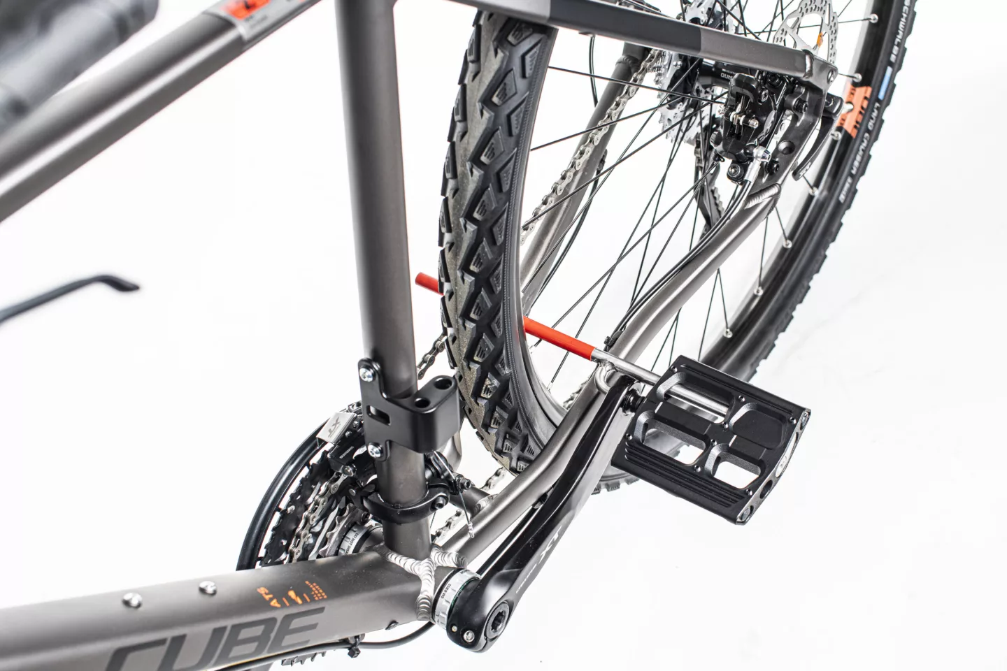 The ET-one with its less expensive straight shackle in use