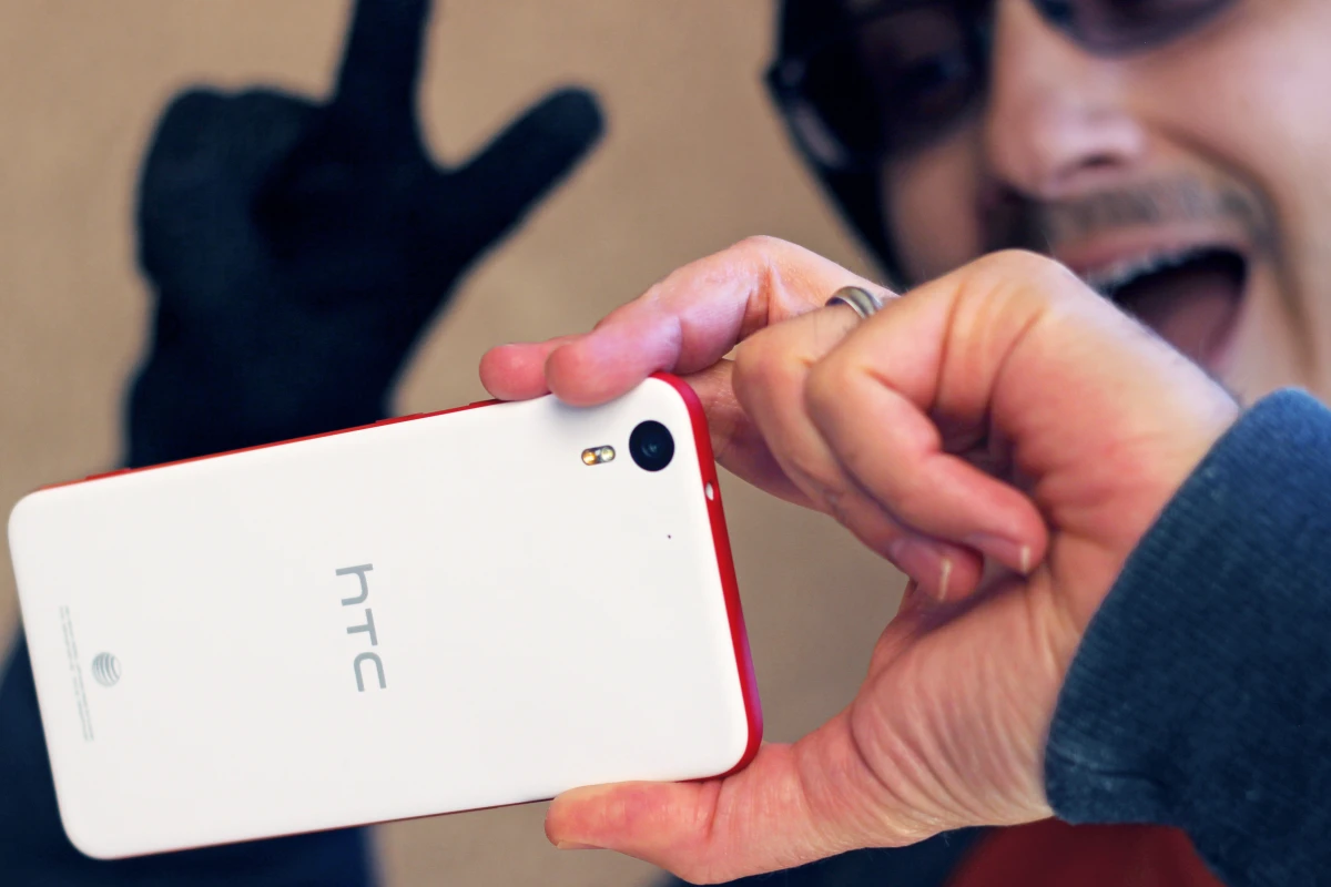 Gizmag takes HTC's selfie phone, the Desire Eye, for a spin (Photo: Will Shanklin/Gizmag.com)