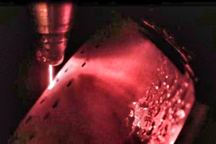 GE's new Laser MicroJet drilling holes in high-pressure turbine blades (Photo: GE Aviation)