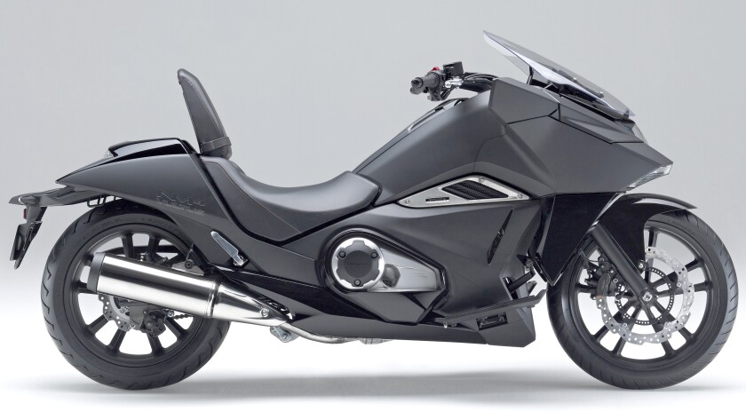 When the Honda NM4 Vultus reaches showrooms later this year (2014), it will have the lowest seat height of any large capacity motorcycle at just 650mm. Whatsmore, note the location of the footboards and brake pedal. The NM4 Vultus is a recumbent motorcycle - a brave move from Honda.