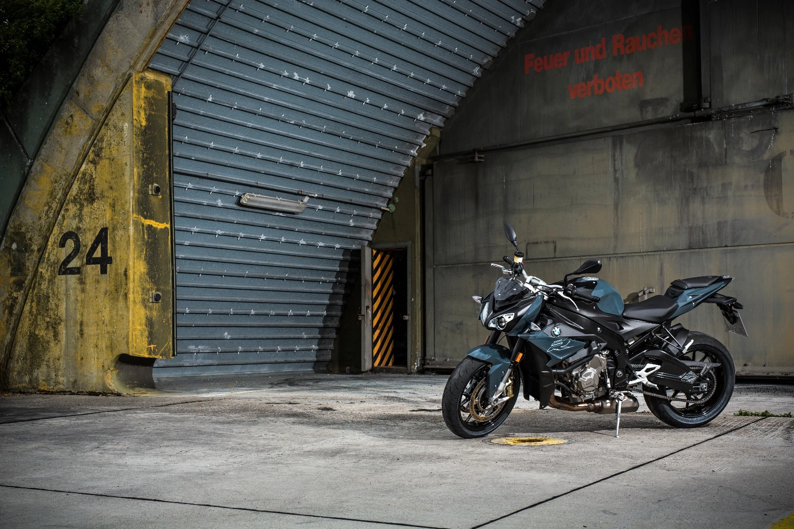 2017 BMW S1000R: once you've optioned it up with the Sport package, it becomes about the highest tech naked sportsbike ever produced