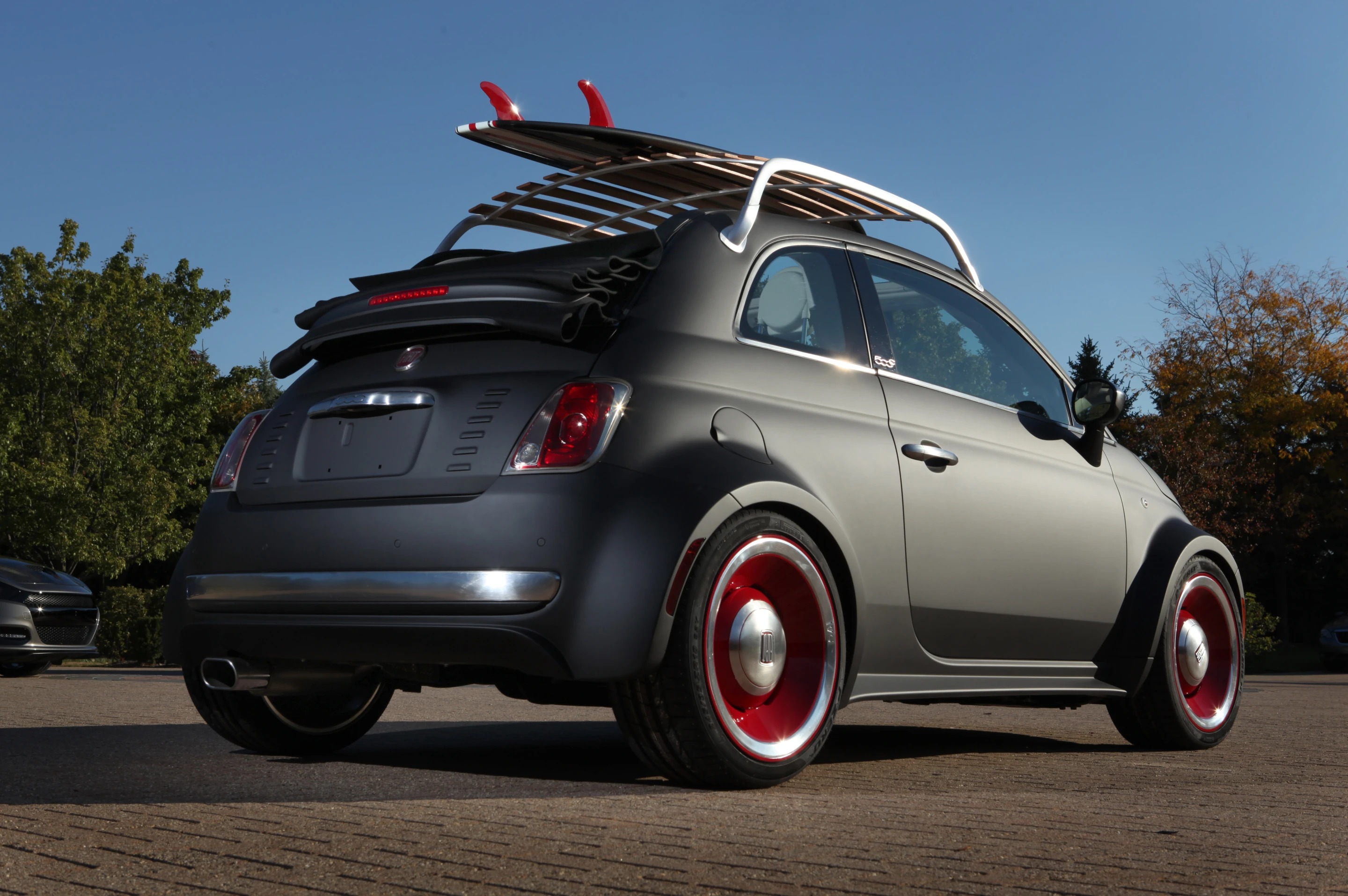 Fiat 500 Beach Cruiser and its matching surfboard