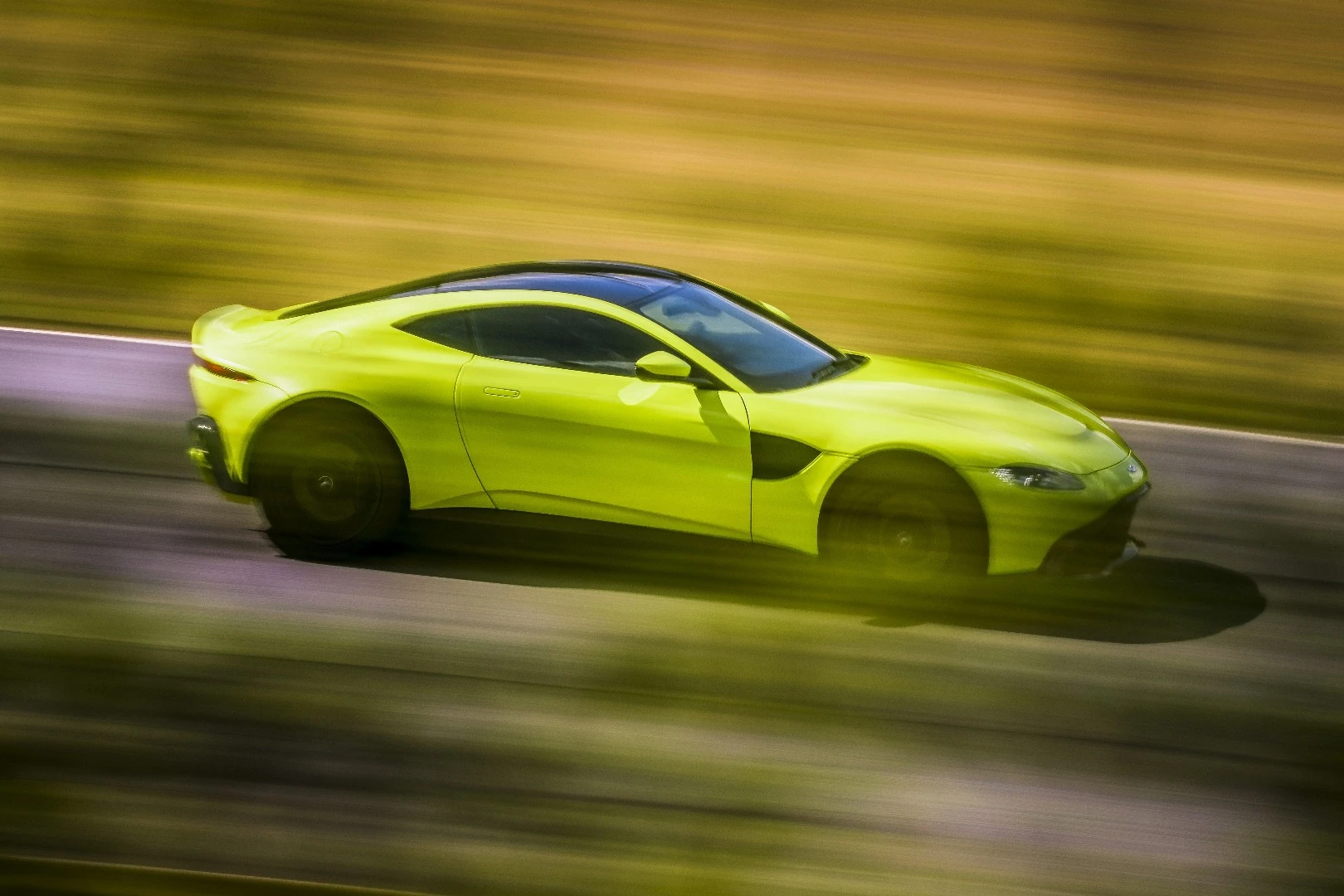 2018 Aston Martin Vantage: pure sports driving, with no "road" mode