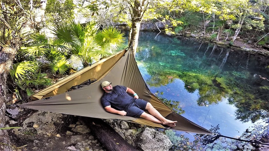 The Treble Hammock 2.0 supports a weight of up to 600 lb (272 kg)