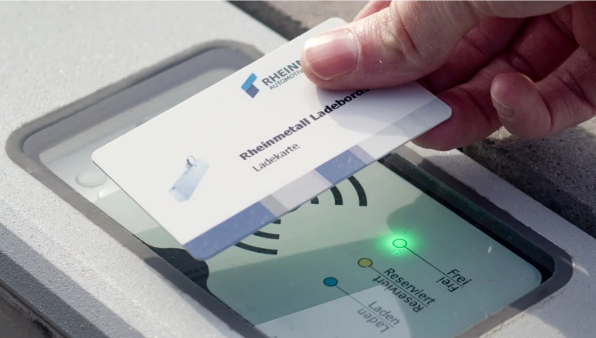 The Curb Charger features RFID technology, 4G connectivity and a built-in display